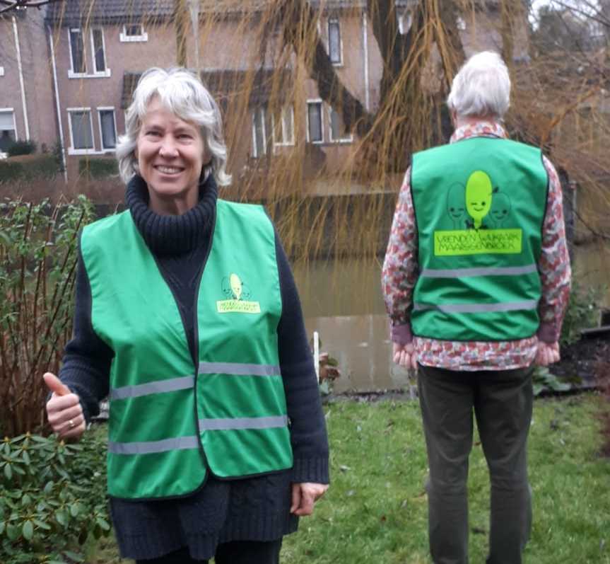 Nieuwe hesjes vrijwilligers Vrienden van het Wijkpark Maarssenbroek